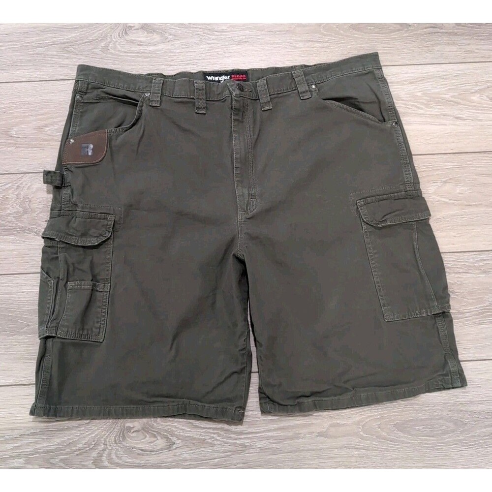 WRANGLER RIGGS WORKWEAR MEN'S CARGO/CARPENTER SHORTS SIZE 46 OLIVE GREEN EUC